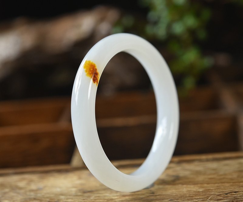 天然和田玉籽料带皮手镯  圈口55.9mm 玉质细腻温润 - 手链/手环 - 玉石 