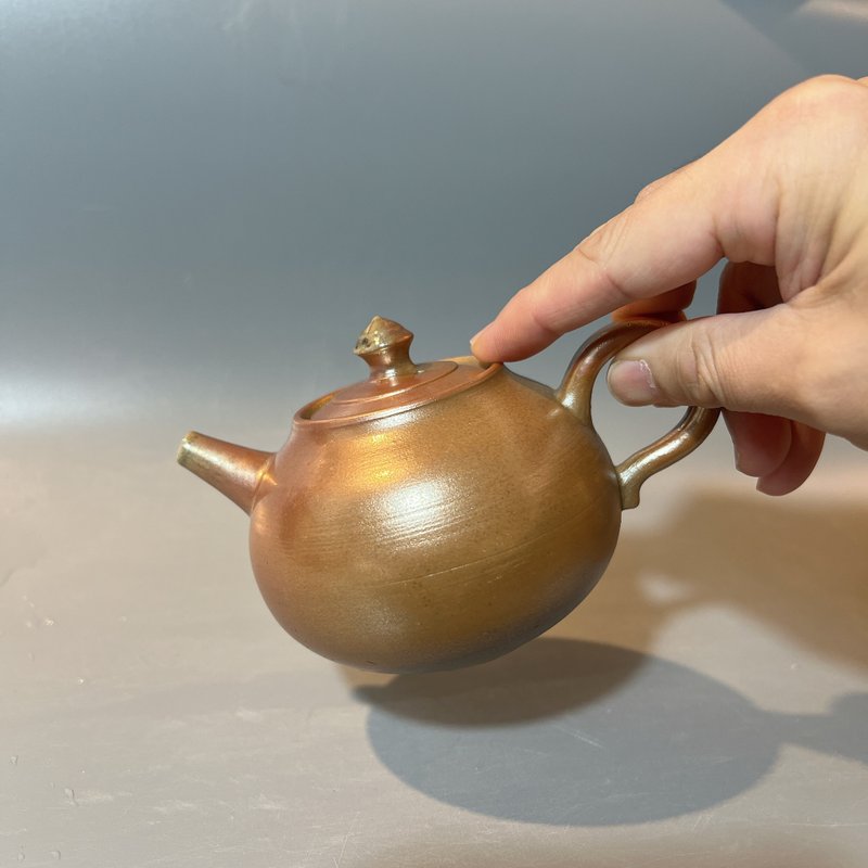 柴烧古朴落灰金彩茶壶 / 小平凡手作 - 茶具/茶杯 - 陶 