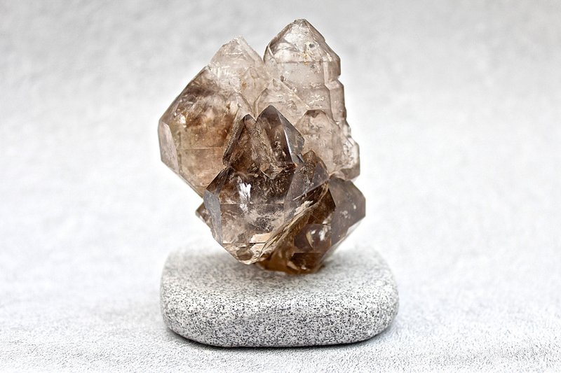 石栽 SHIZAI-茶水晶骨干-含底座 - 摆饰 - 宝石 咖啡色