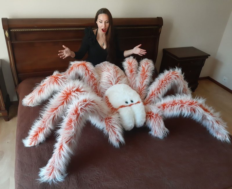 Spider Sleeping Plush- Monster Home Decor- Extra Large Tarantula- Faux Fur Doll - 玩偶/公仔 - 其他材质 