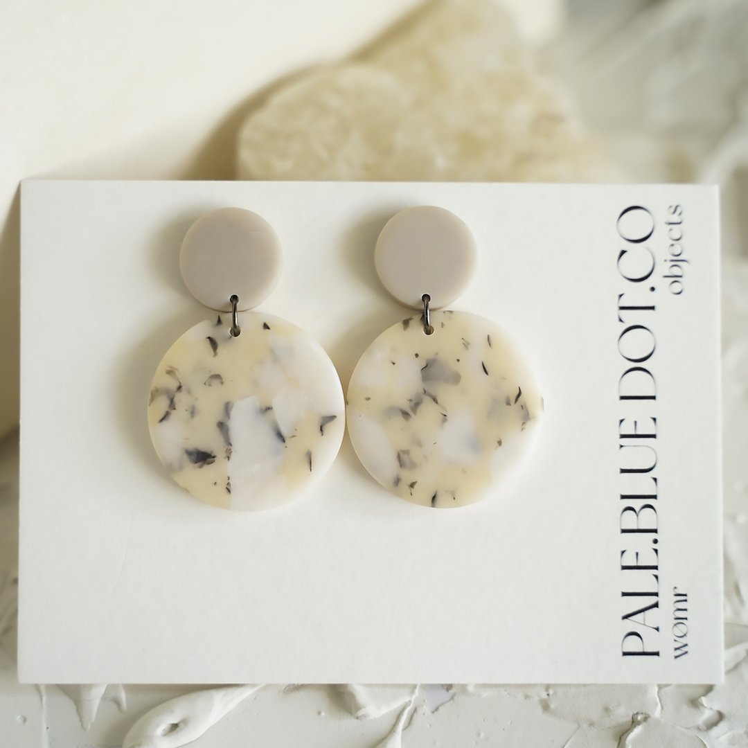Beige Tortoise Dabih earrings - 耳环/耳夹 - 树脂 白色