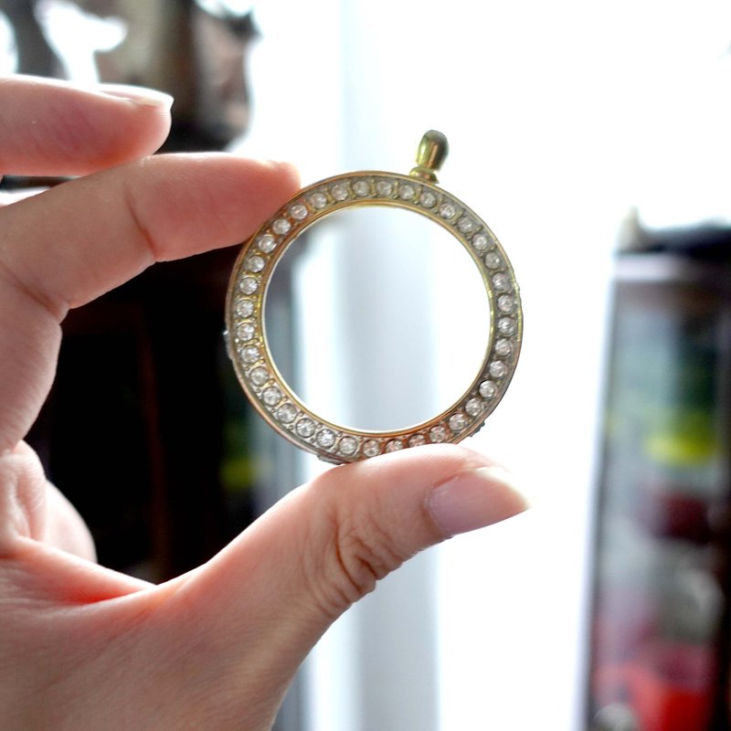 中古金色古老闪钻圆圈颈链吊坠怀旧复古道具 高级男仕西装衬衫 - 吊饰 - 其他金属 金色