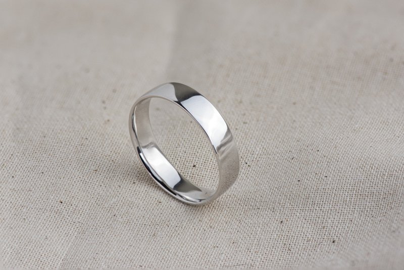 【定制化礼物】Not alone 宽版5mm戒指 • 纯银戒指厚18K金 - 戒指 - 纯银 银色