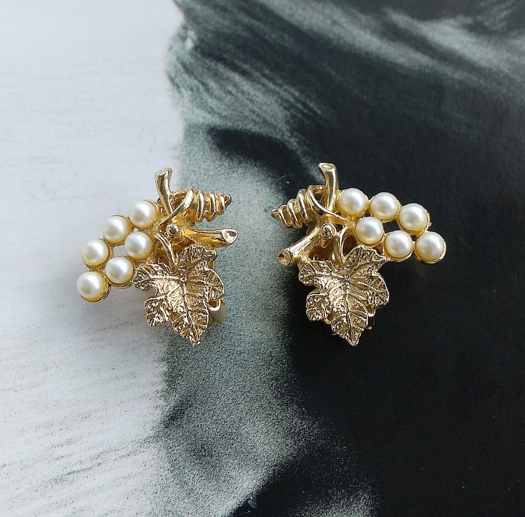Vintage Jewelry 西洋古董饰品 气质优雅 葡萄藤 仿珠 夹式耳环 - 耳环/耳夹 - 其他金属 金色