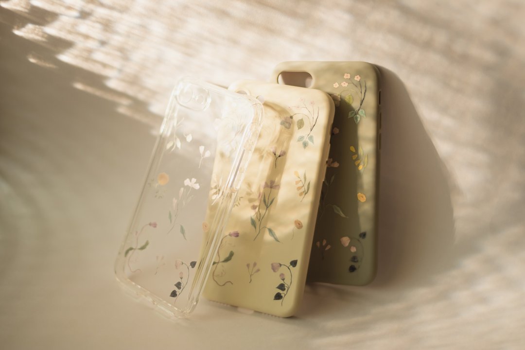 Grace / 三色 / 全包软壳手机壳 - 耳机收纳 - 塑料 