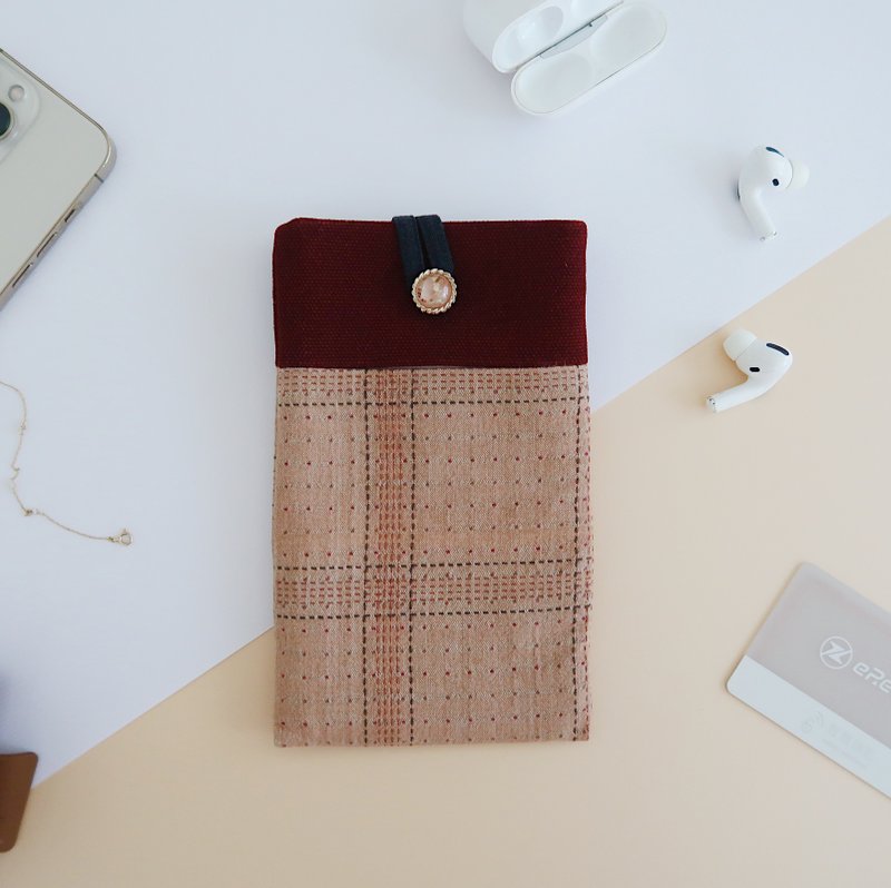 【宠爱妈妈】点心 手机套 给妈妈的礼物 手作 限量一个 - 手机壳/手机套 - 棉．麻 红色