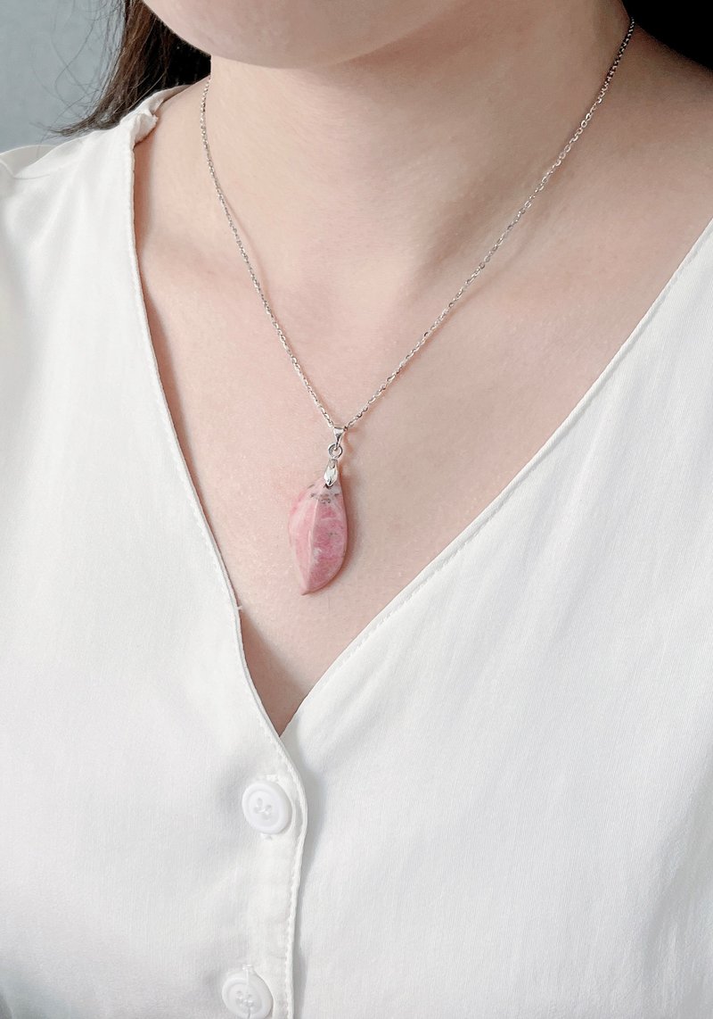 花田月下 | 花莲玫瑰石 / 玉石 / 叶子项链 - 项链 - 玉石 粉红色