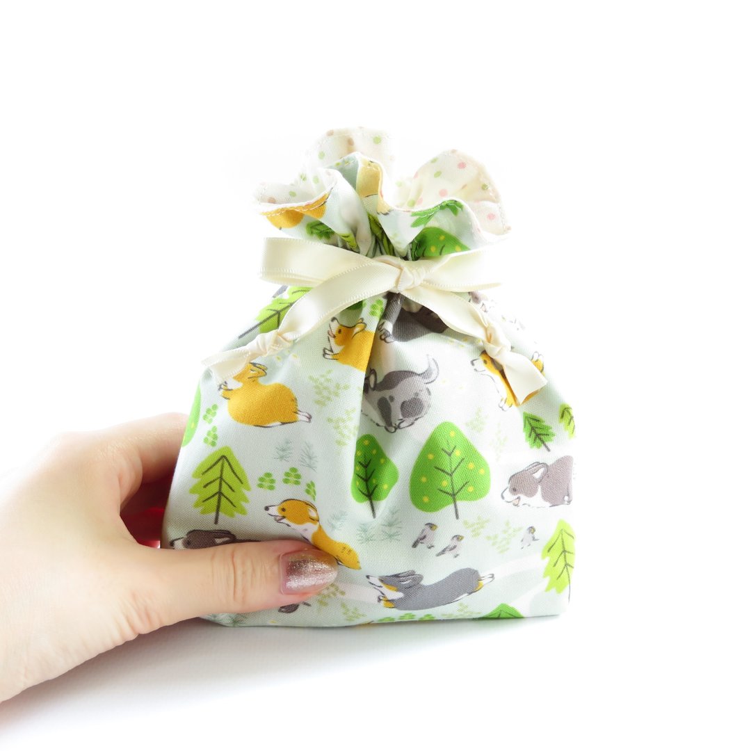 Kogichaku Mini Corgi and Wild Birds Living in the Forest Drawstring Pouch - 化妆包/杂物包 - 棉 绿色