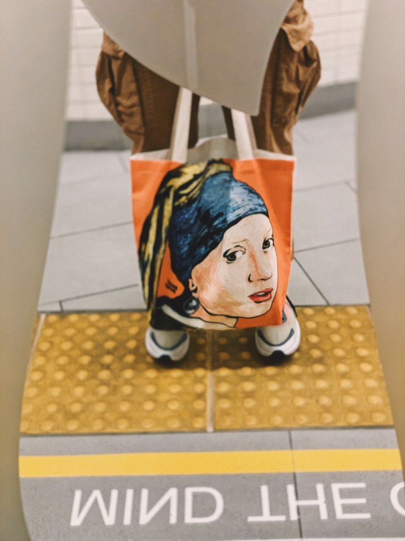 Girl with pearl earrings Totebag - 手提包/手提袋 - 其他材质 橘色