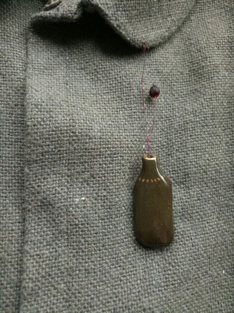 插花瓶扩香陶别针 - 胸针 - 陶 咖啡色