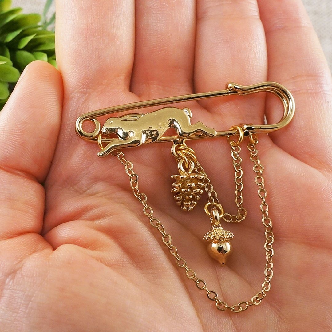 Golden Rabbit Bunny Hare Acorn Pine Cone Forest Charm Brooch Pin Jewelry Gift - 胸针 - 其他金属 金色