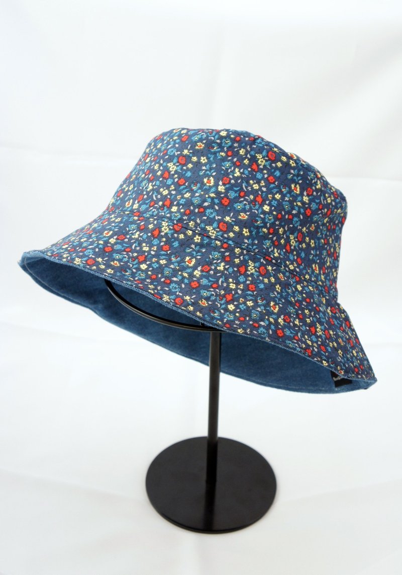 花窗台 - 蓝底小花X浅牛仔 手工独创渔夫帽 - 帽子 - 棉．麻 蓝色