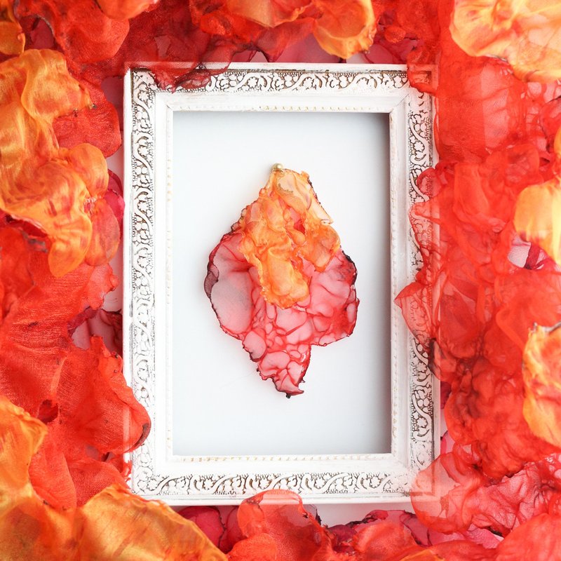 Sun Morning light Red and orange swaying art earrings - 耳环/耳夹 - 其他人造纤维 红色