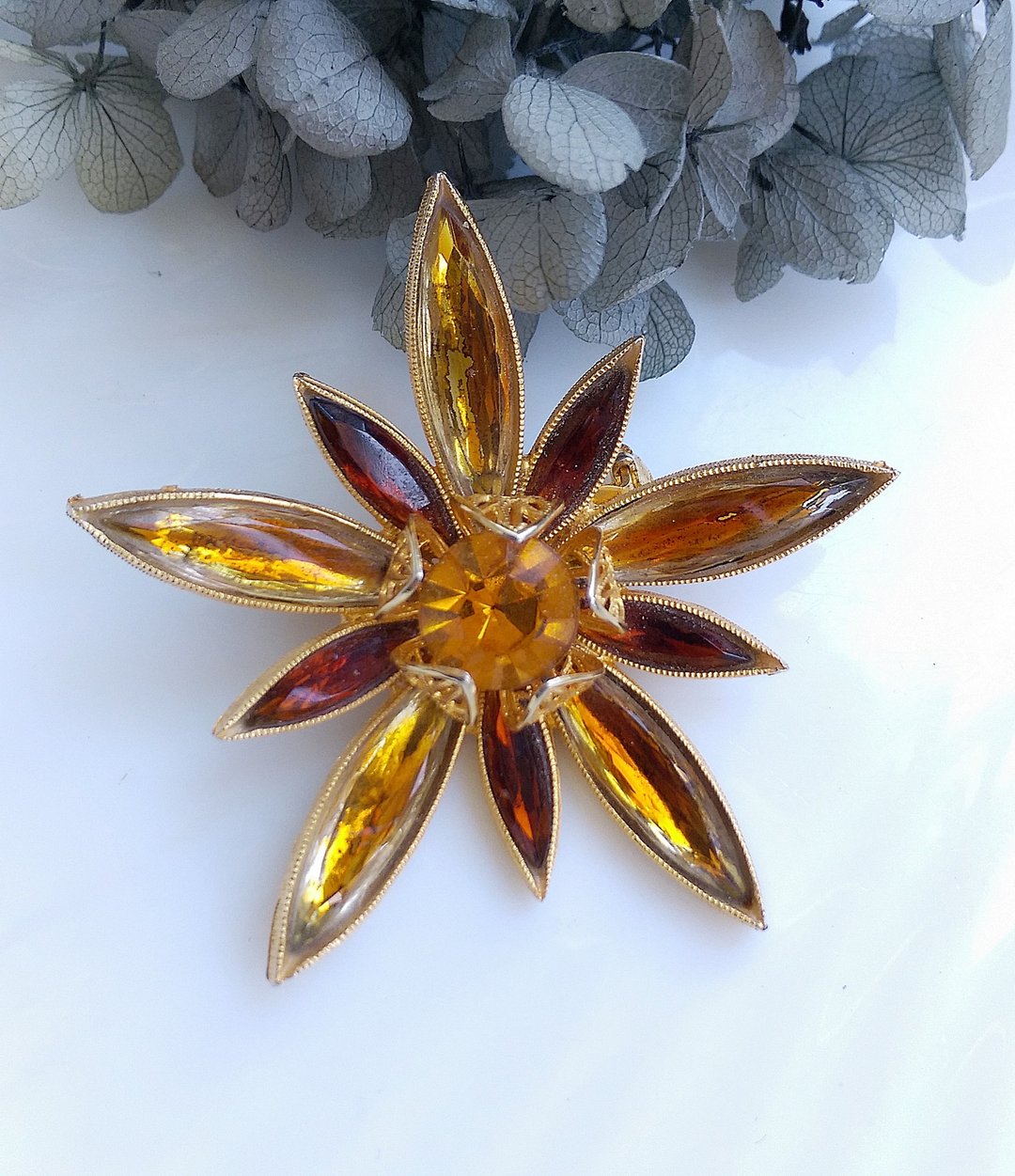 Vintage Jewelry 西洋古董饰品 琥珀色调 立体 莱茵花 别针 - 徽章/别针 - 其他金属 金色