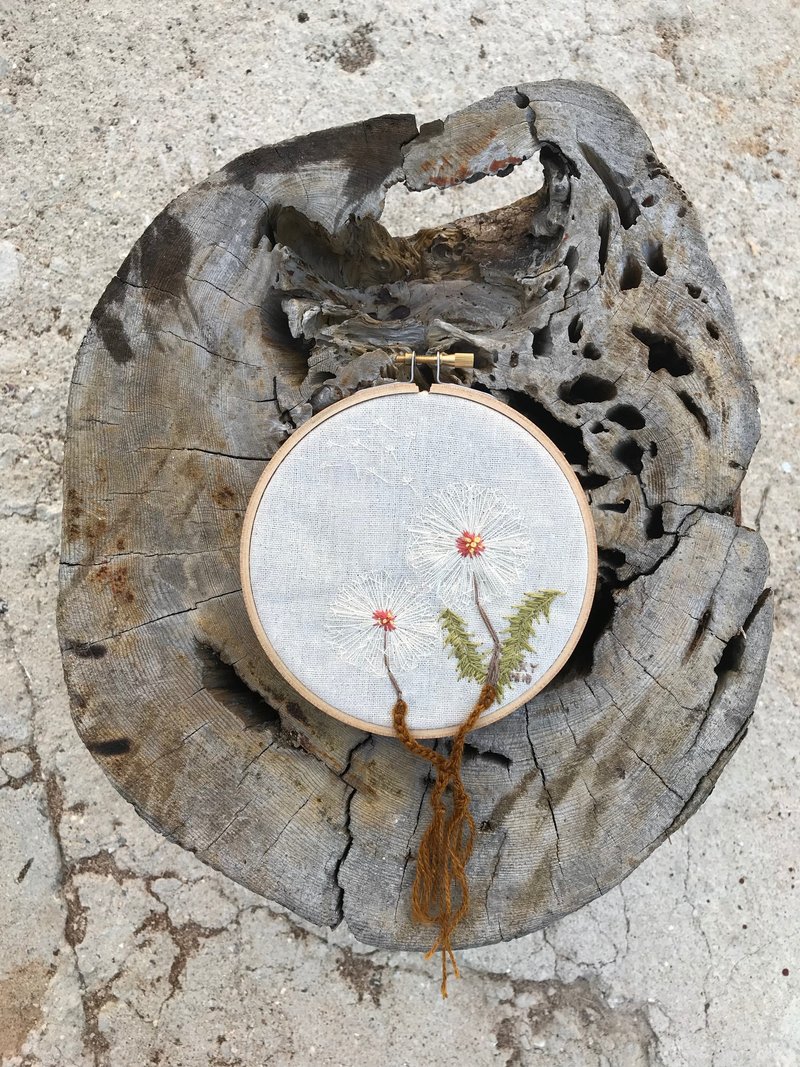 The Dandelion Dream Embroidered 蒲公英之梦刺绣摆饰 - 摆饰 - 绣线 白色