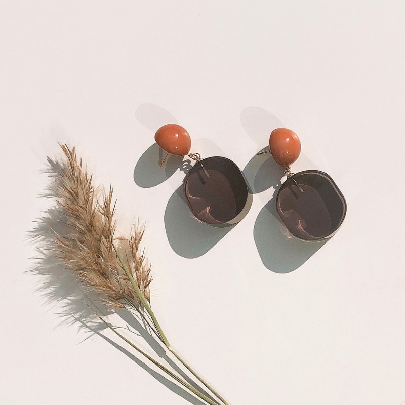 Black Pea - 耳环/耳夹 - 压克力 黑色