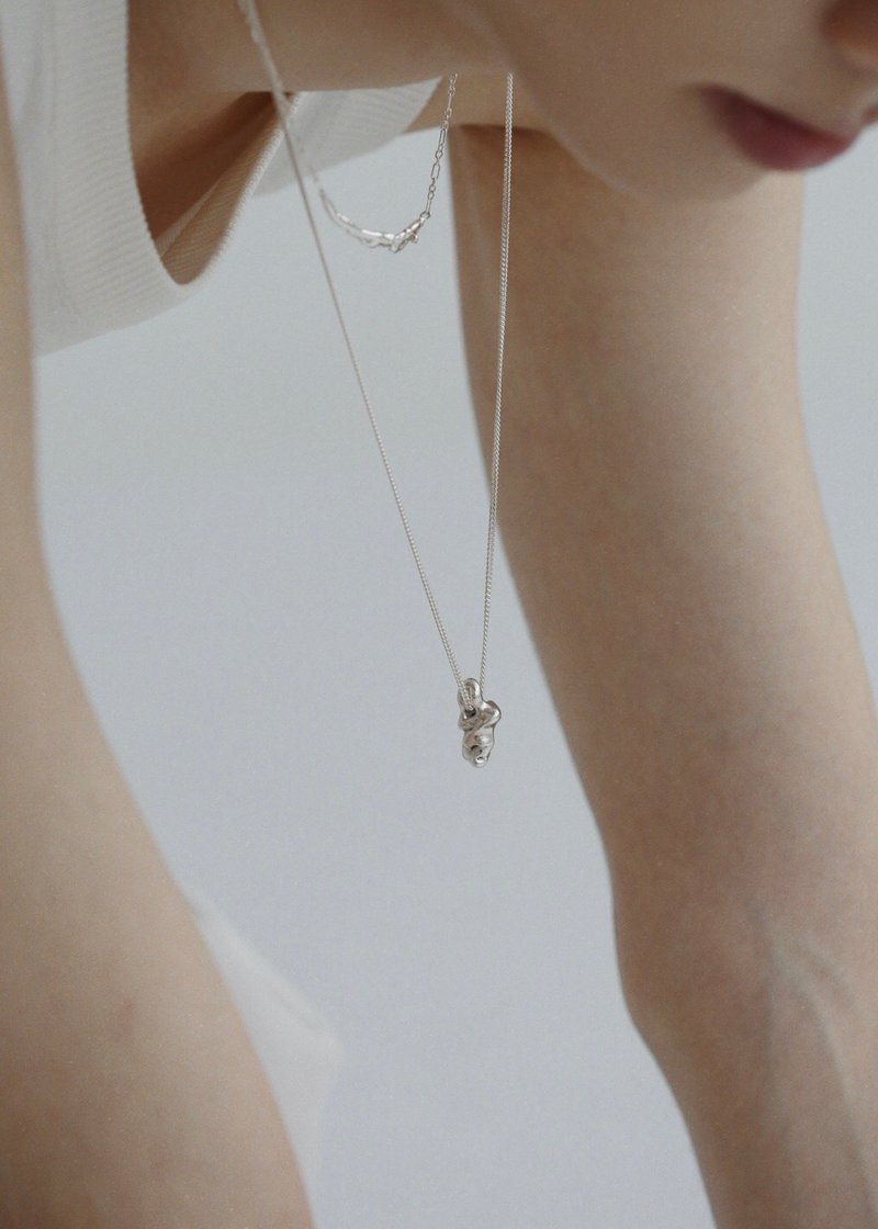 Figurative sculpture necklace 肢体雕塑 项链 - 项链 - 银 银色