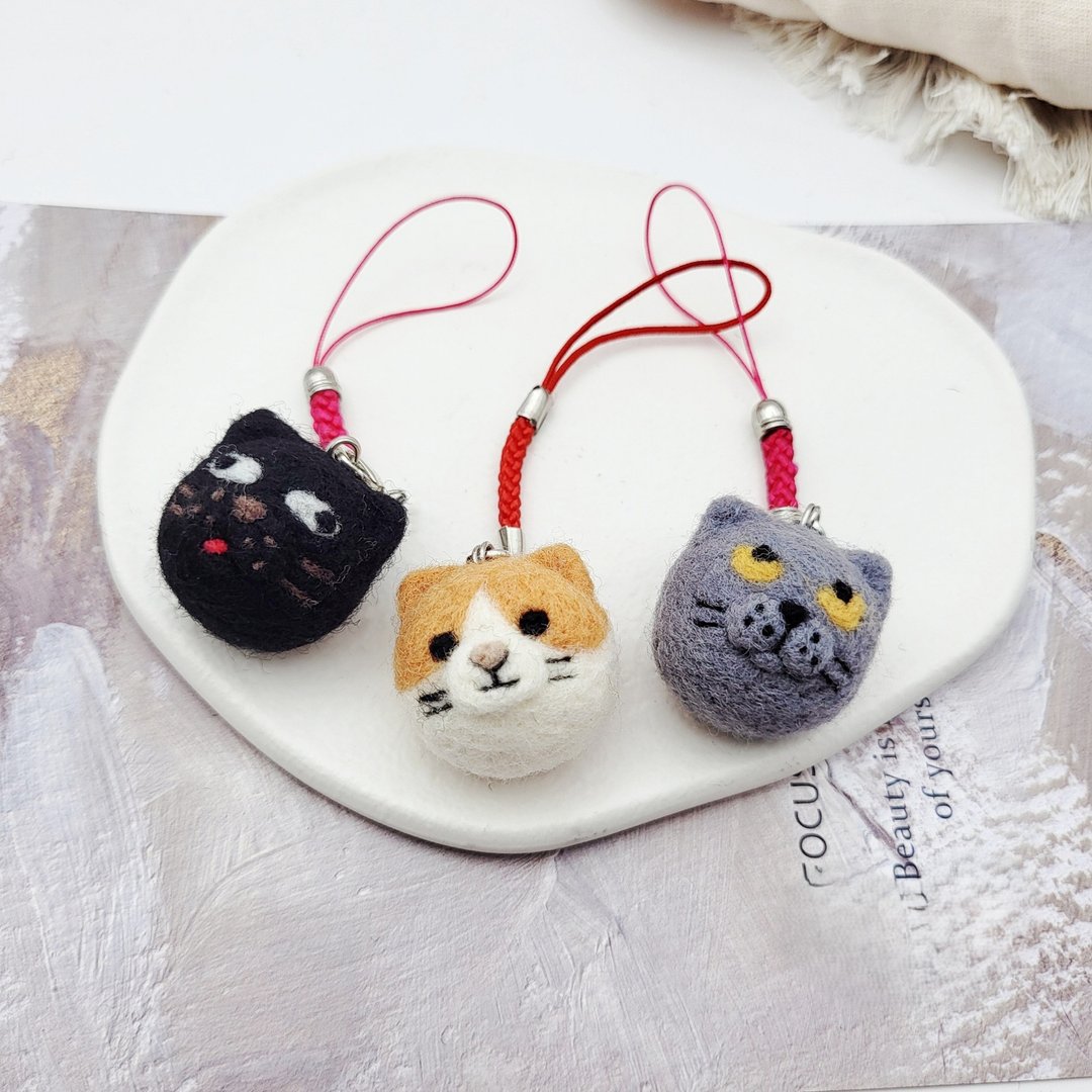 佩宁手作│一颗圆圆小猫头羊毛毡吊饰│猫咪吊饰 - 吊饰 - 羊毛 