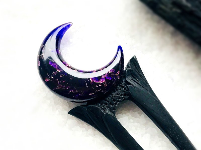 Hair fork with Purple Crescent, Carved wooden hair clip with resin crescent moon - 发饰 - 木头 紫色