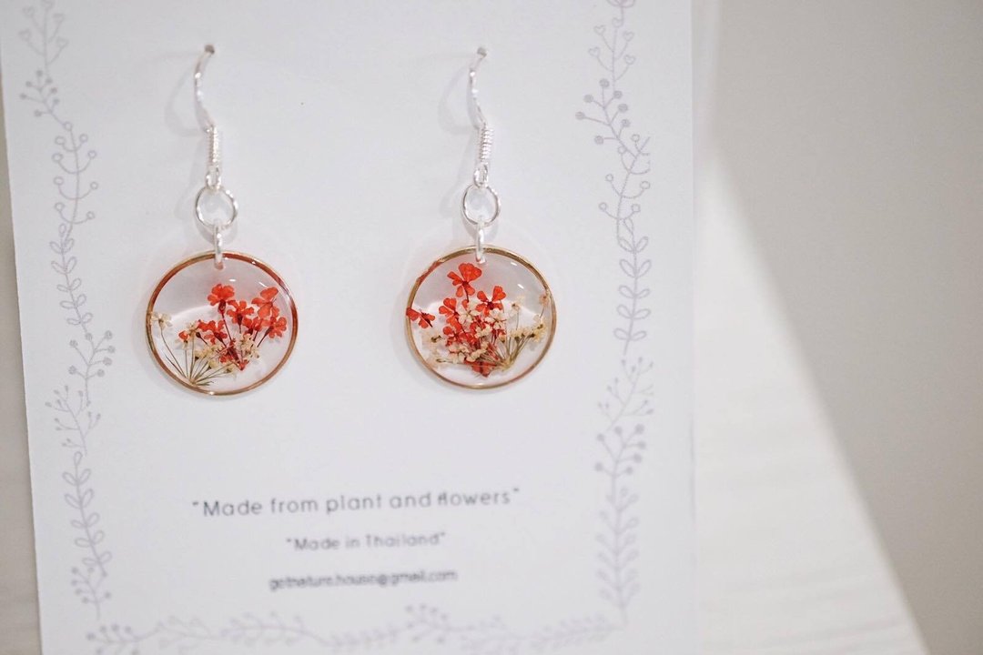 Ammi majus (Red+white)Circle earring - 耳环/耳夹 - 植物．花 红色