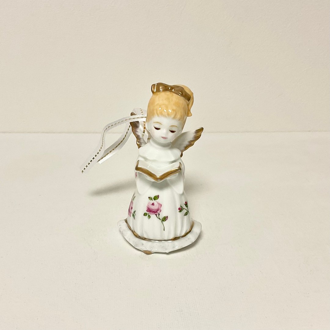 Angel ornament with handpainted rose dress - 玩偶/公仔 - 瓷 白色