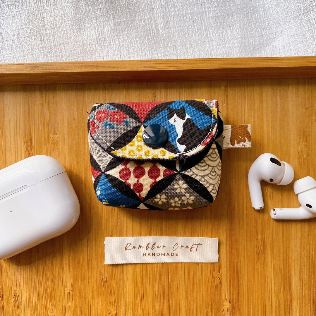 Airpods Case Airpods Pro 耳机套 耳机保护套 蓝色日系礼服猫款 - 耳机收纳 - 棉．麻 