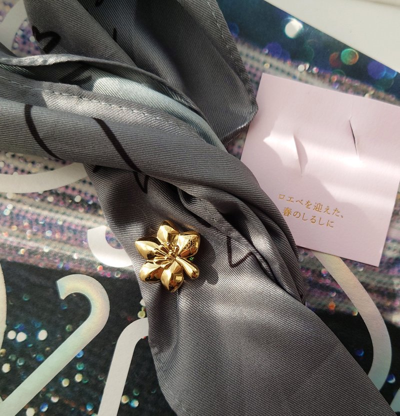 附带原包装 Loewe 桃花 胸针心口针 围巾扣颈巾扣领带扣包包挂件 - 化妆包/杂物包 - 其他金属 金色