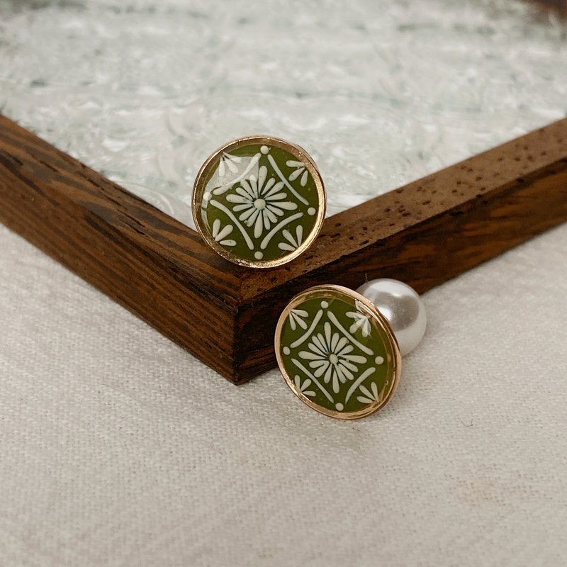 手绘花砖耳环 1 手工耳环 耳针 耳夹 - 耳环/耳夹 - 树脂 绿色