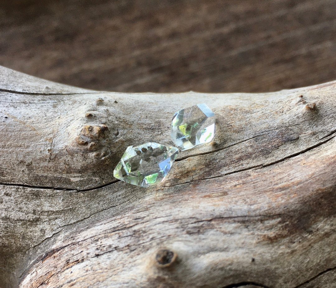 特殊矿标 / 巴基斯坦油胆水晶 01/ 2颗一组 / 萤光矿物 - 其他 - 宝石 透明