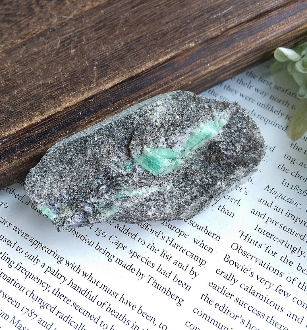 Emerald 云南产地 祖母绿 萤石共生矿 天然矿石 原矿 - 摆饰 - 其他材质 