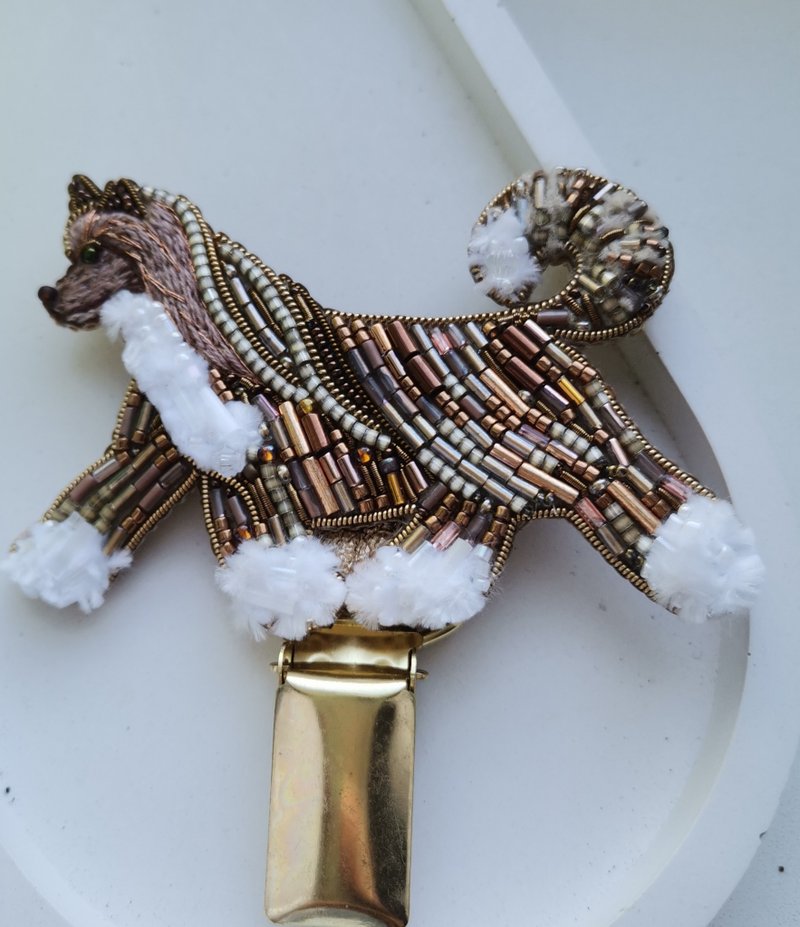 中国冠毛犬粉扑胸针，宠物肖像饰品，犬展号码夹 - 胸针 - 玻璃 卡其色