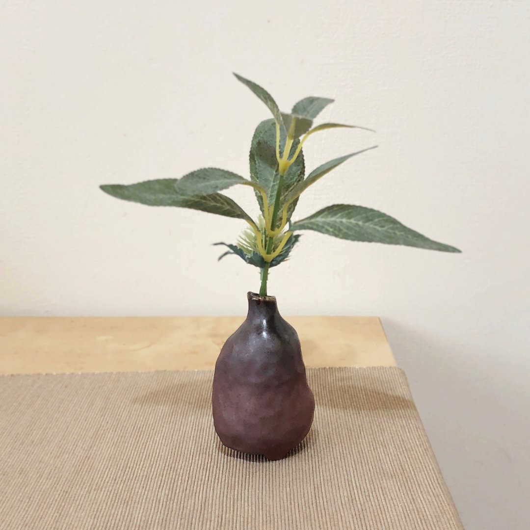 柴烧陶 神秘的紫黑色手捏花瓶 花器 - 花瓶/陶器 - 陶 紫色