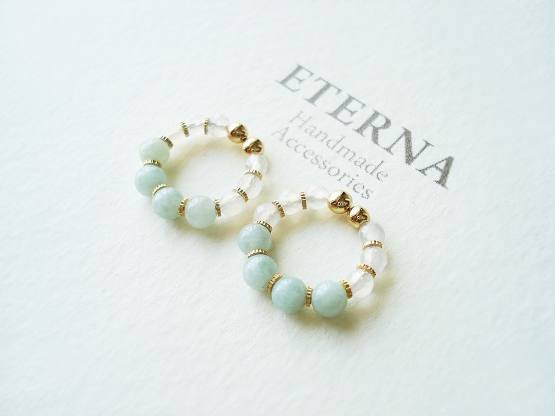 翡翠 Jadeite and white calcedony, tiny hoop earrings 夾式耳環 - 耳环/耳夹 - 玉石 绿色