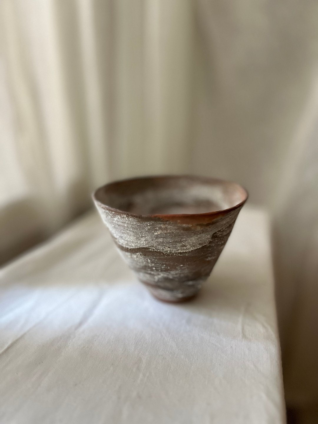 Unique style ceramic vase 18cm 独特黄陶白色透明釉陶制花器 - 花瓶/陶器 - 陶 