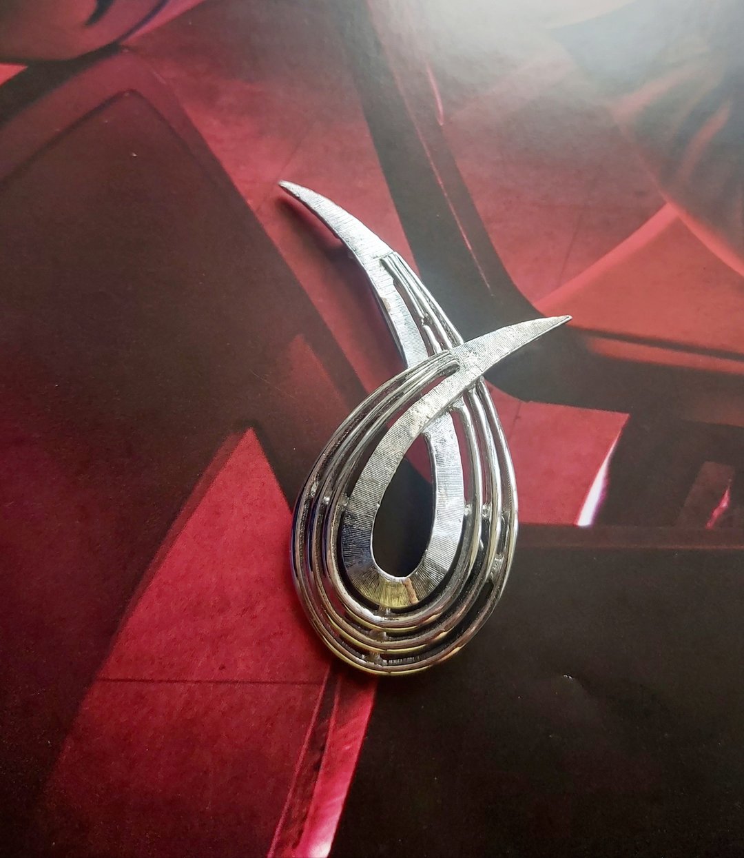西洋古董饰品。BOUCHER 刷银 线条  别针 - 徽章/别针 - 其他金属 金色