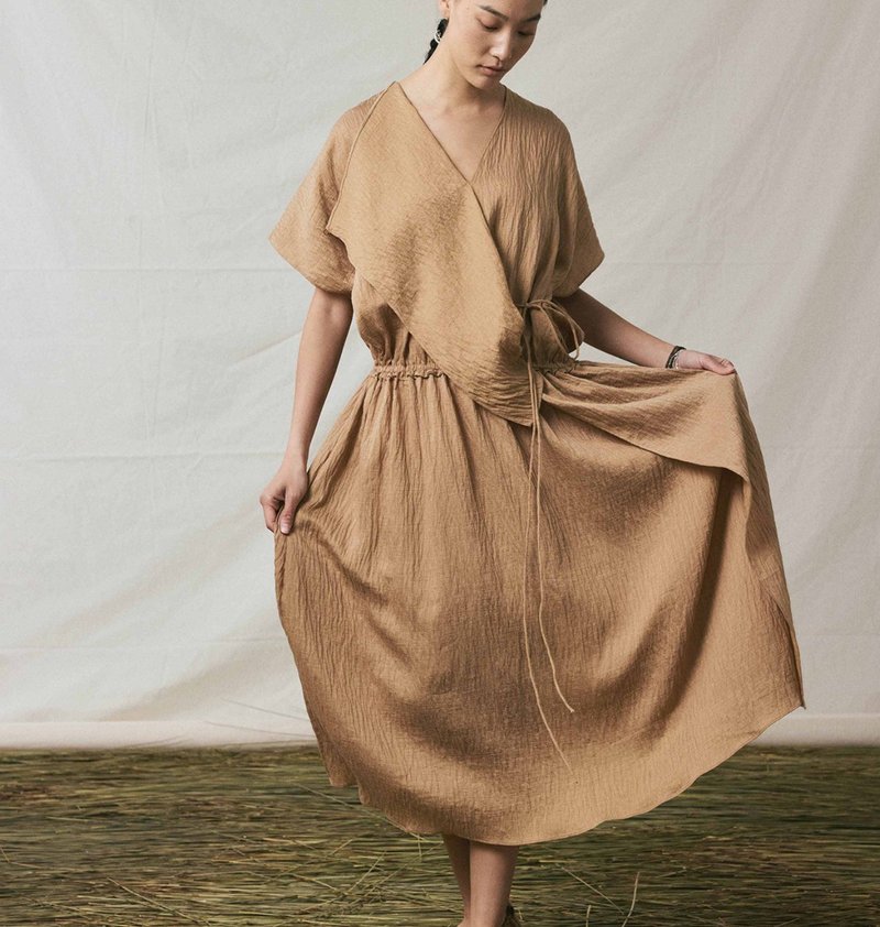 【轻度假】新中式复古 寬鬆肌理感/多穿V领连衣裙 - 洋装/连衣裙 - 其他材质 橘色