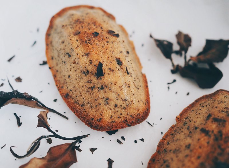 认真玛德莲 - 老欉红茶 8 入 - 手工饼干 - 新鲜食材 黄色