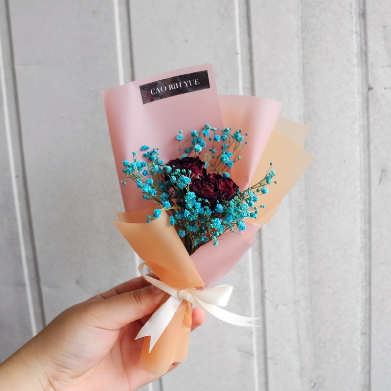 撞色浪漫花束 满天星 玫瑰花 干燥花 情人节/母亲节/生日/毕业/摆饰/周年纪念 - 植栽/盆栽 - 植物．花 多色