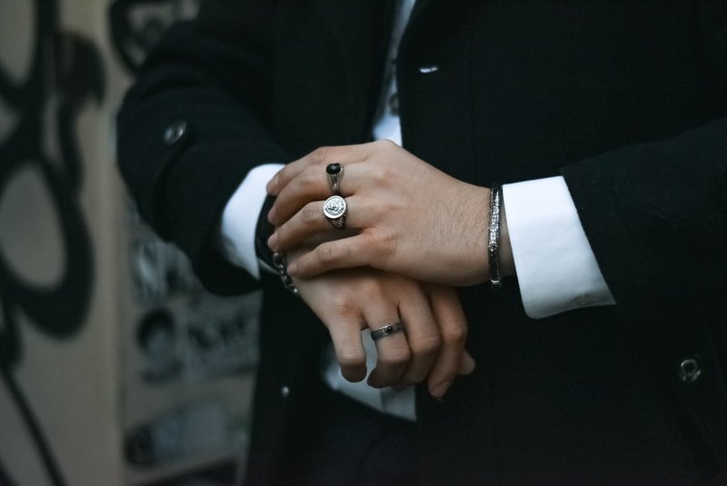 Outer Band Ring with Round Onyx 4 mm - 戒指 - 纯银 银色