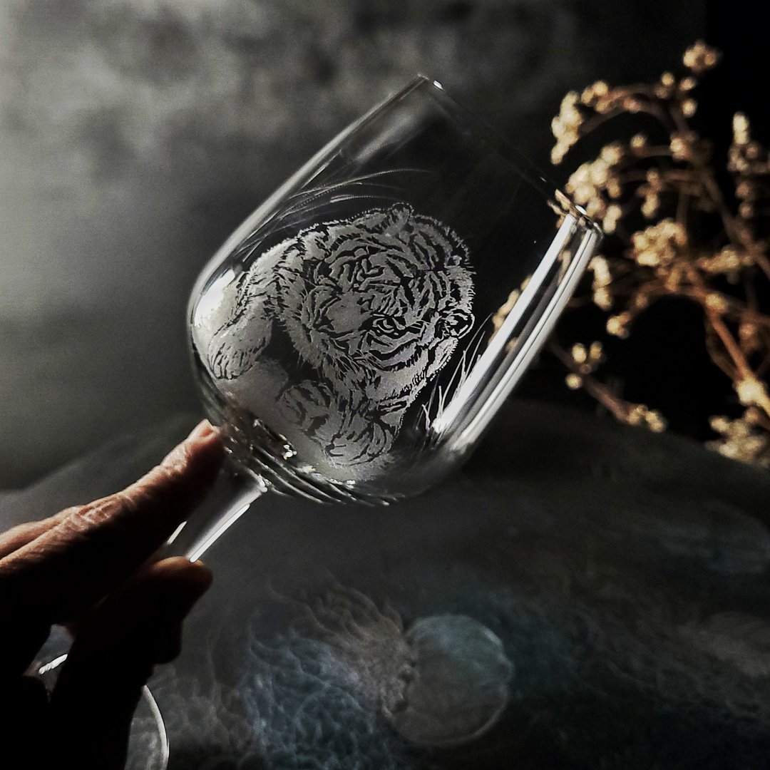 【定制】老虎高脚杯/手工玻璃雕刻/王者之风红酒杯/暴雨/生日送礼 - 酒杯/酒器 - 玻璃 透明