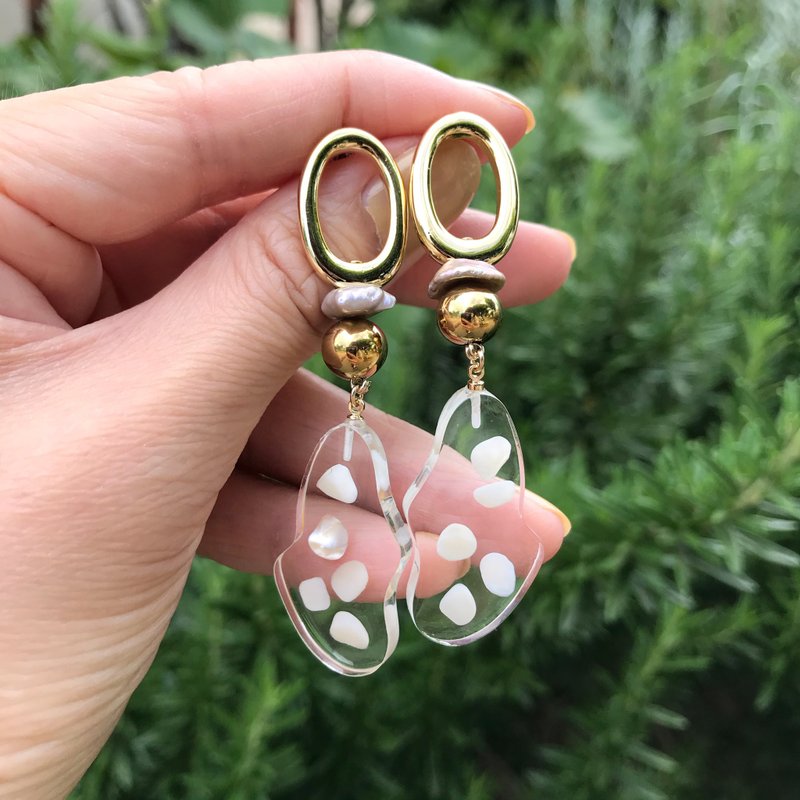 Gold clear parts earrings - 耳环/耳夹 - 压克力 金色