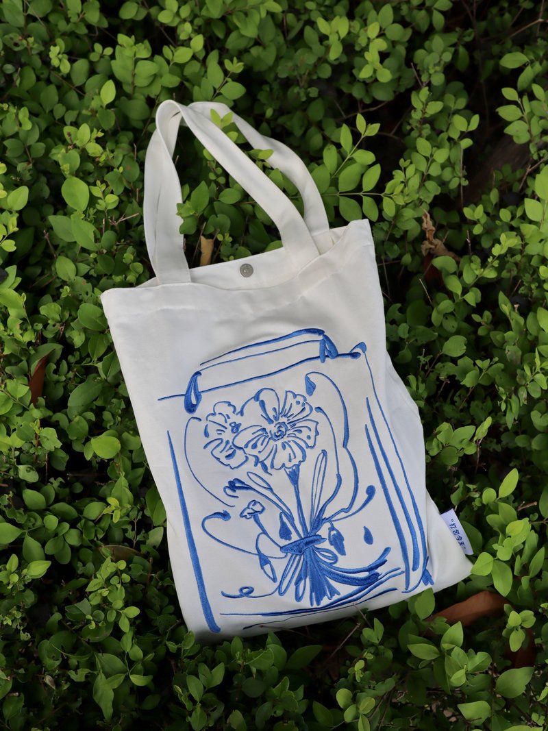 蓝色花束 布袋小众绣花包 环保单肩包插画购物袋休闲 - 侧背包/斜挎包 - 其他材质 白色