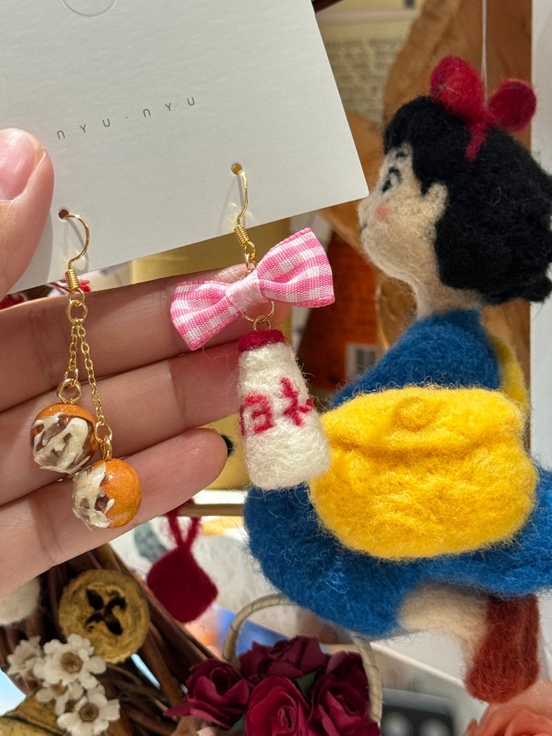 マヨネーズ　日本美乃滋羊毛毡耳环 - 耳环/耳夹 - 羊毛 红色