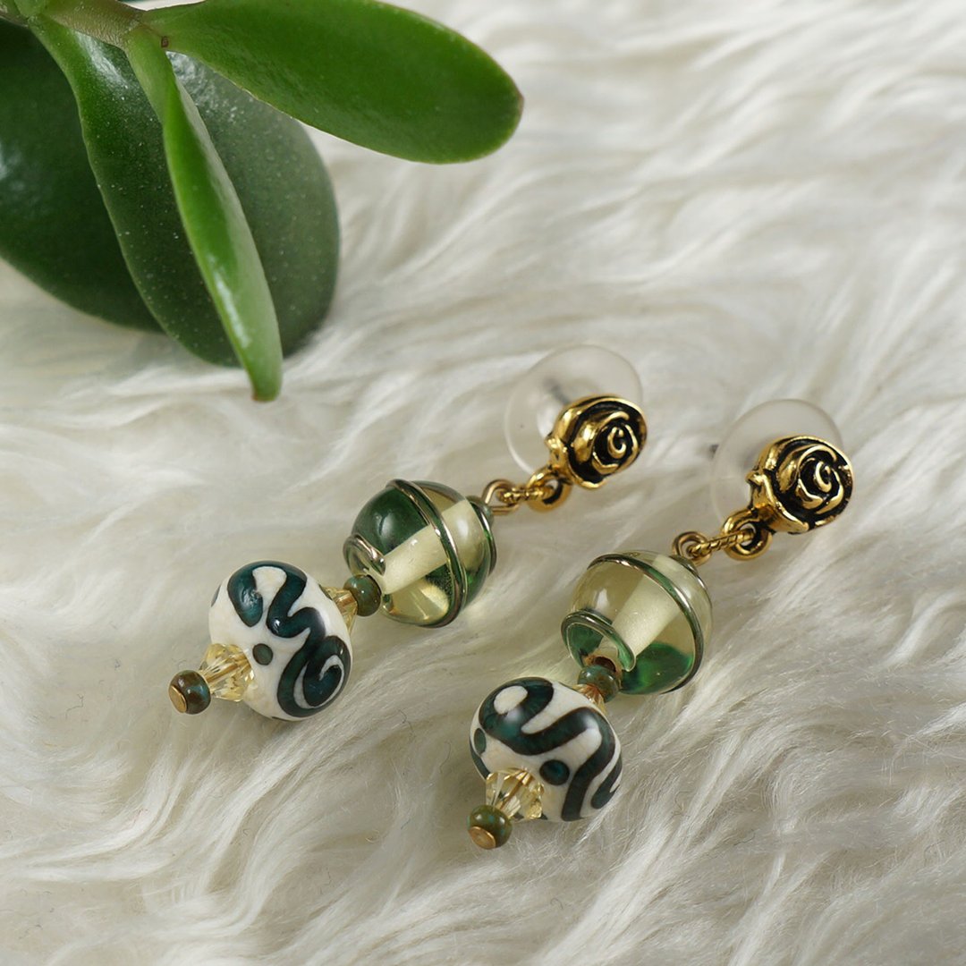 Yellow Green Lampwork Murano Glass Earrings Golden Rose Spiral Earrings Jewelry - 耳环/耳夹 - 玻璃 绿色