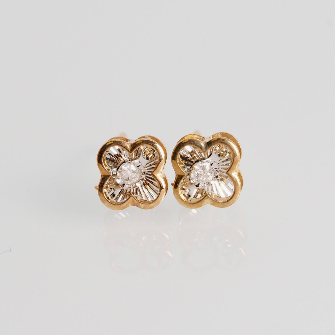 18K 金四叶草钻石耳环 The Dancing Clover Diamond Earrings - 耳环/耳夹 - 贵金属 