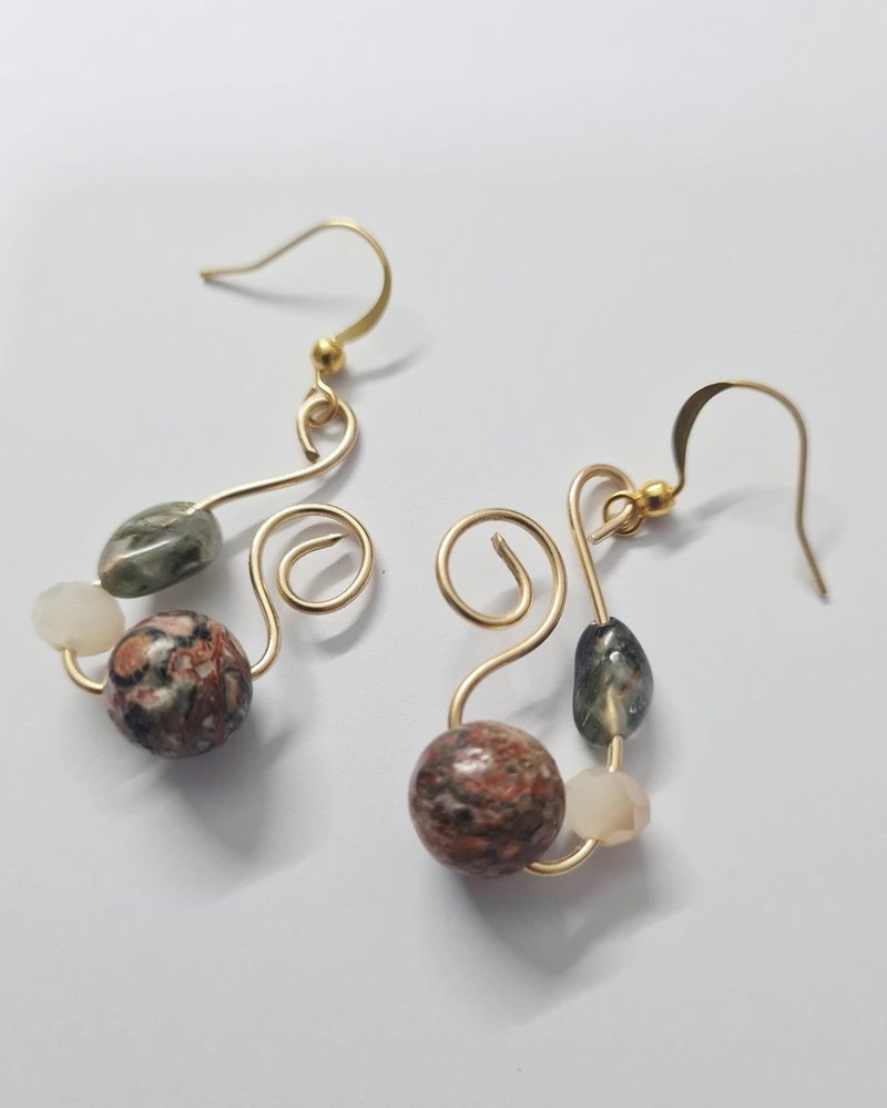 Leopard Skin & Jade Freeform Lucky Stone (Hook) Earrings - 耳环/耳夹 - 石头 金色