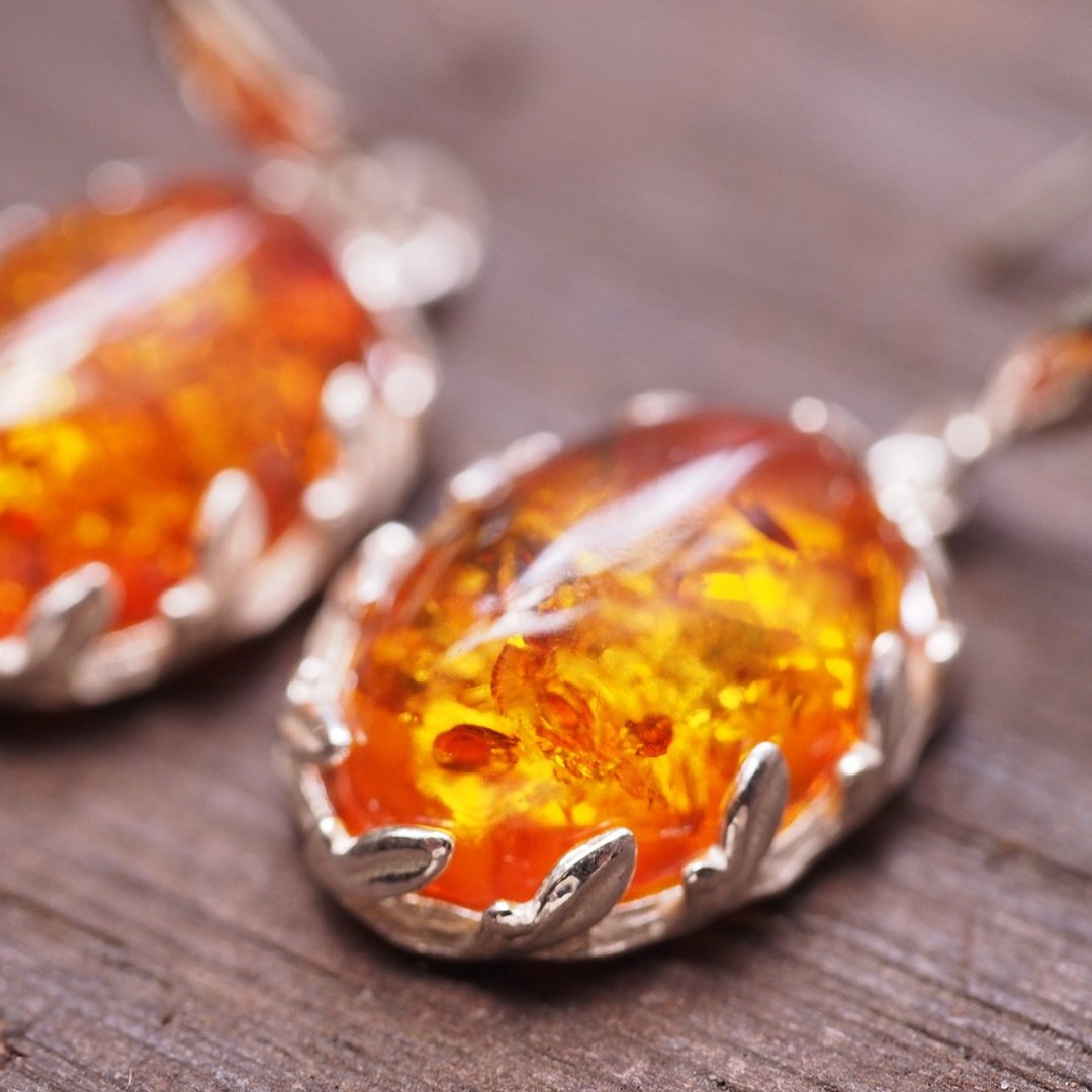 天然琥珀 纯银手工耳环 金黄色琥珀 Golden Amber - 耳环/耳夹 - 宝石 金色