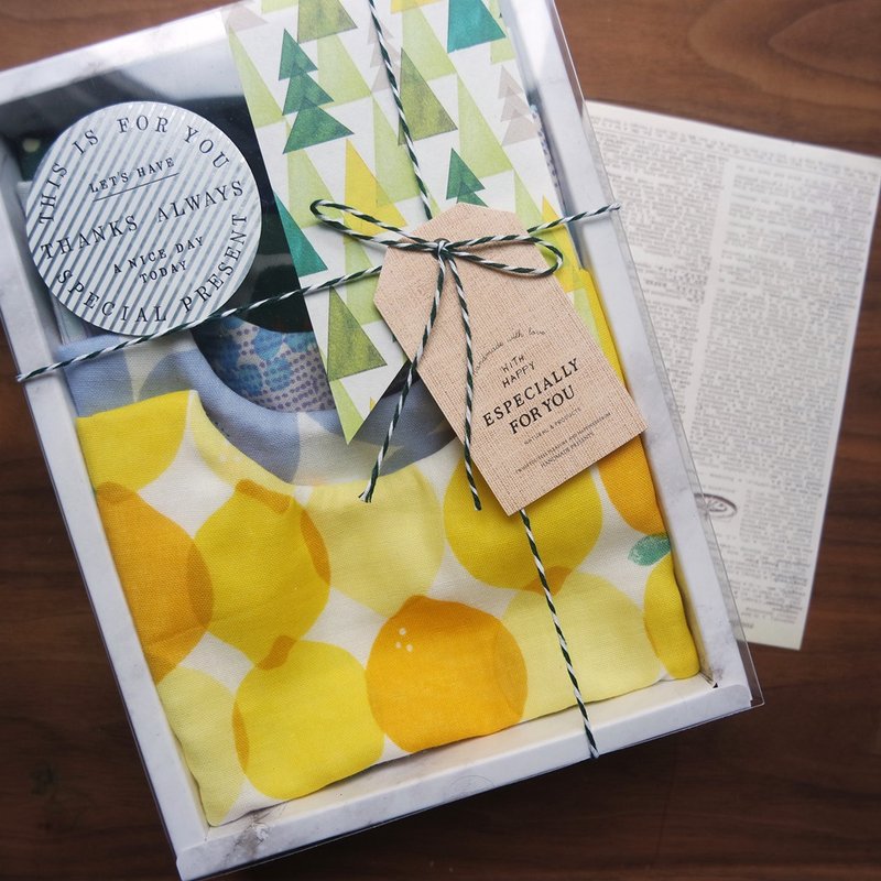 六重纱花形围兜_五入组_花色随机 (附礼盒)(可选版型) - 围嘴/口水巾 - 棉．麻 粉红色