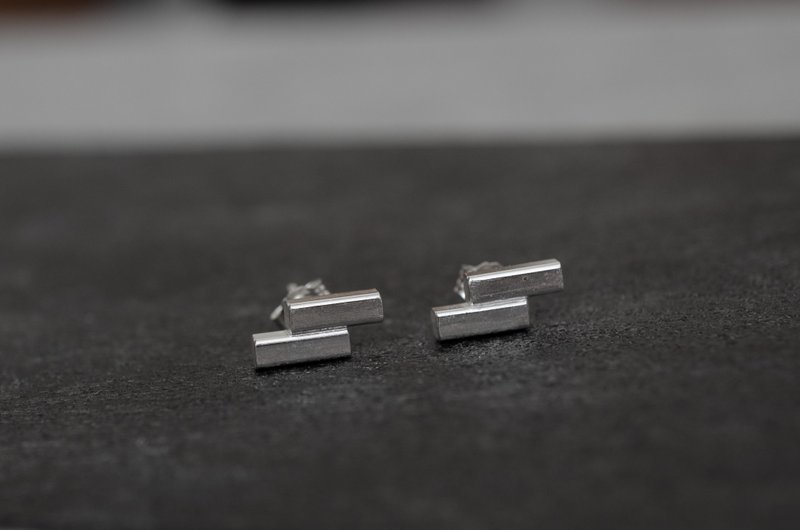 纯银时空错位耳针 - 耳环/耳夹 - 银 银色