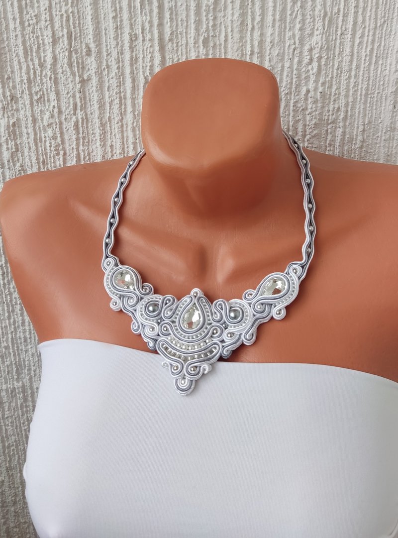項鍊新娘 結婚項鍊 White necklace, Bead Embroidered Soutache necklace, Rhinestone - 项链 - 其他材质 白色